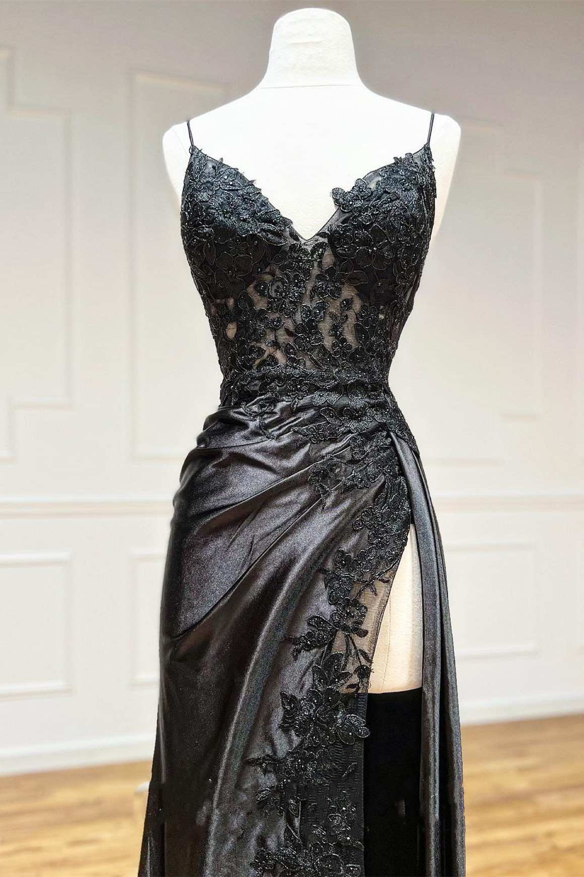 Black Long Appliques Prom Dress with Spaghetti Straps Tp04