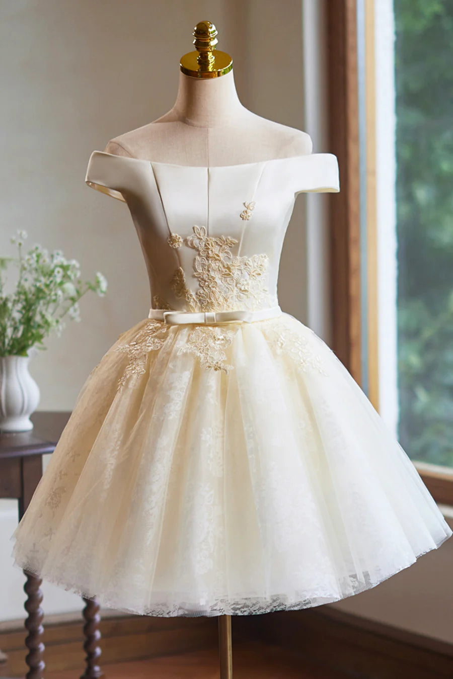 Lovely Knee Length Tulle Party Dress, Champagne Off the Shoulder Homecoming Dress TP807